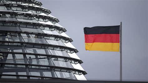 A­l­m­a­n­y­a­ ­Ü­F­E­’­s­i­n­d­e­ ­r­e­k­o­r­ ­d­ü­ş­ü­ş­ ­s­ü­r­ü­y­o­r­